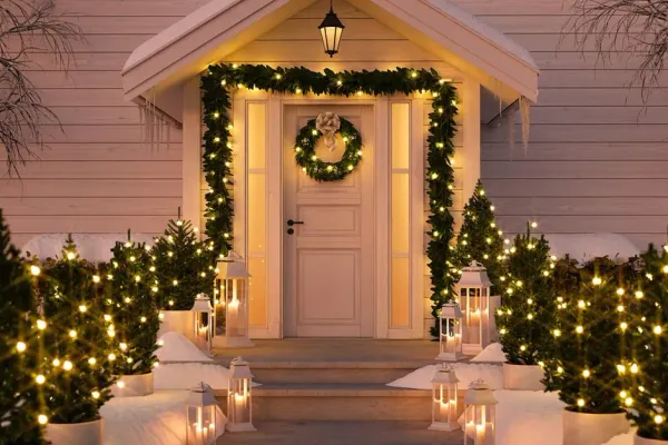 Holiday lighting for downtown Marietta