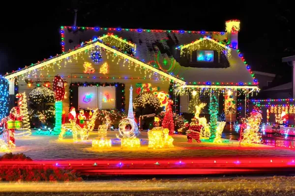 Complete holiday lights service in Suwanee