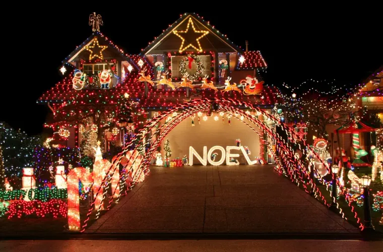 Professional Christmas Lights Installation North Atlanta | 2026 season - Professional services
