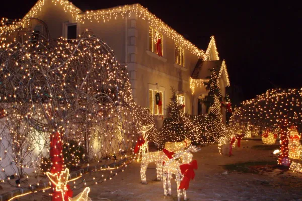 East Cobb and West Cobb Christmas lights services