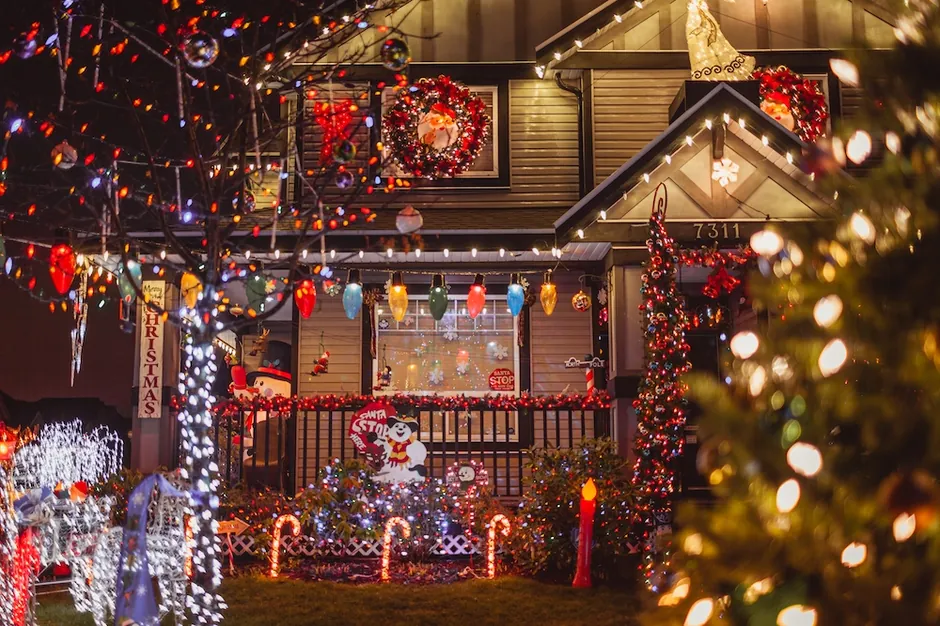 Alpharetta Christmas light takedown and maintenance