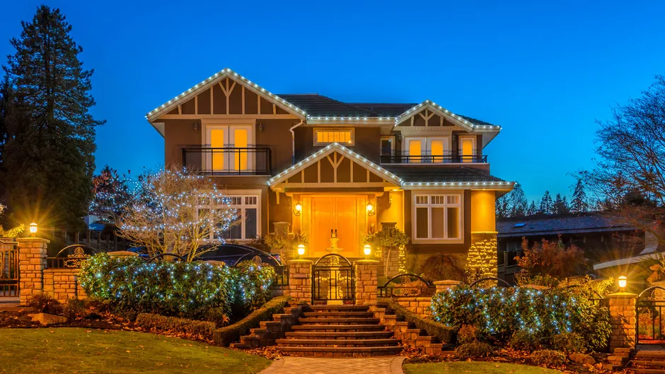 Full holiday lighting services for Smyrna